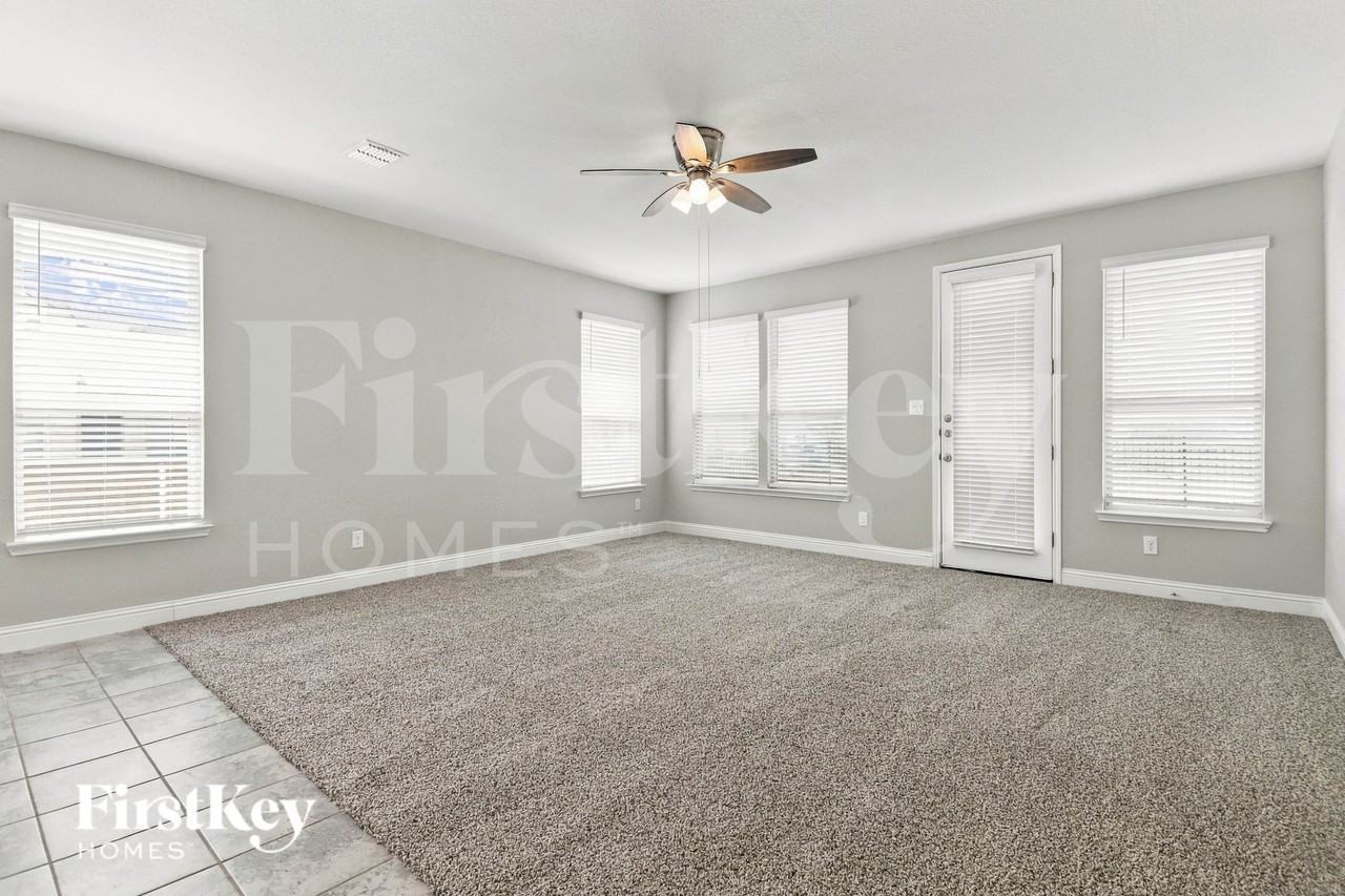 2501 Walker Ave - Photo 4 of 16