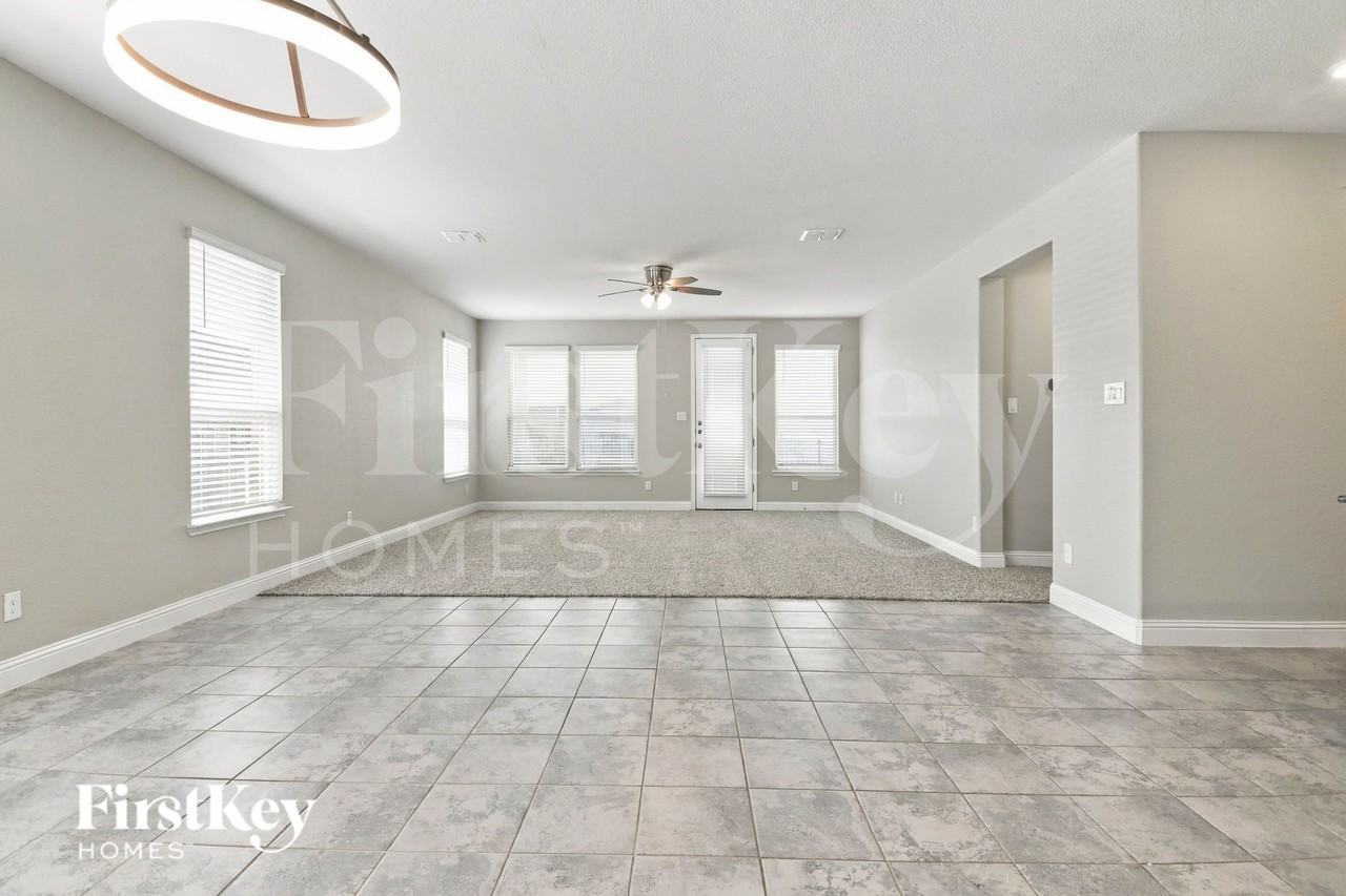 2501 Walker Ave - Photo 6 of 16