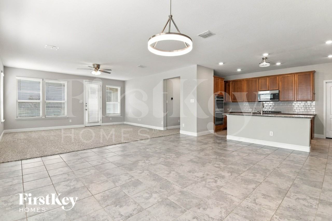 2501 Walker Ave - Photo 7 of 16