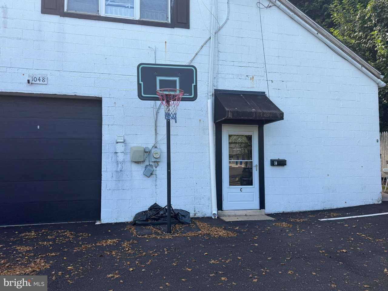 1048 Gray Ave #C - Photo 2 of 21