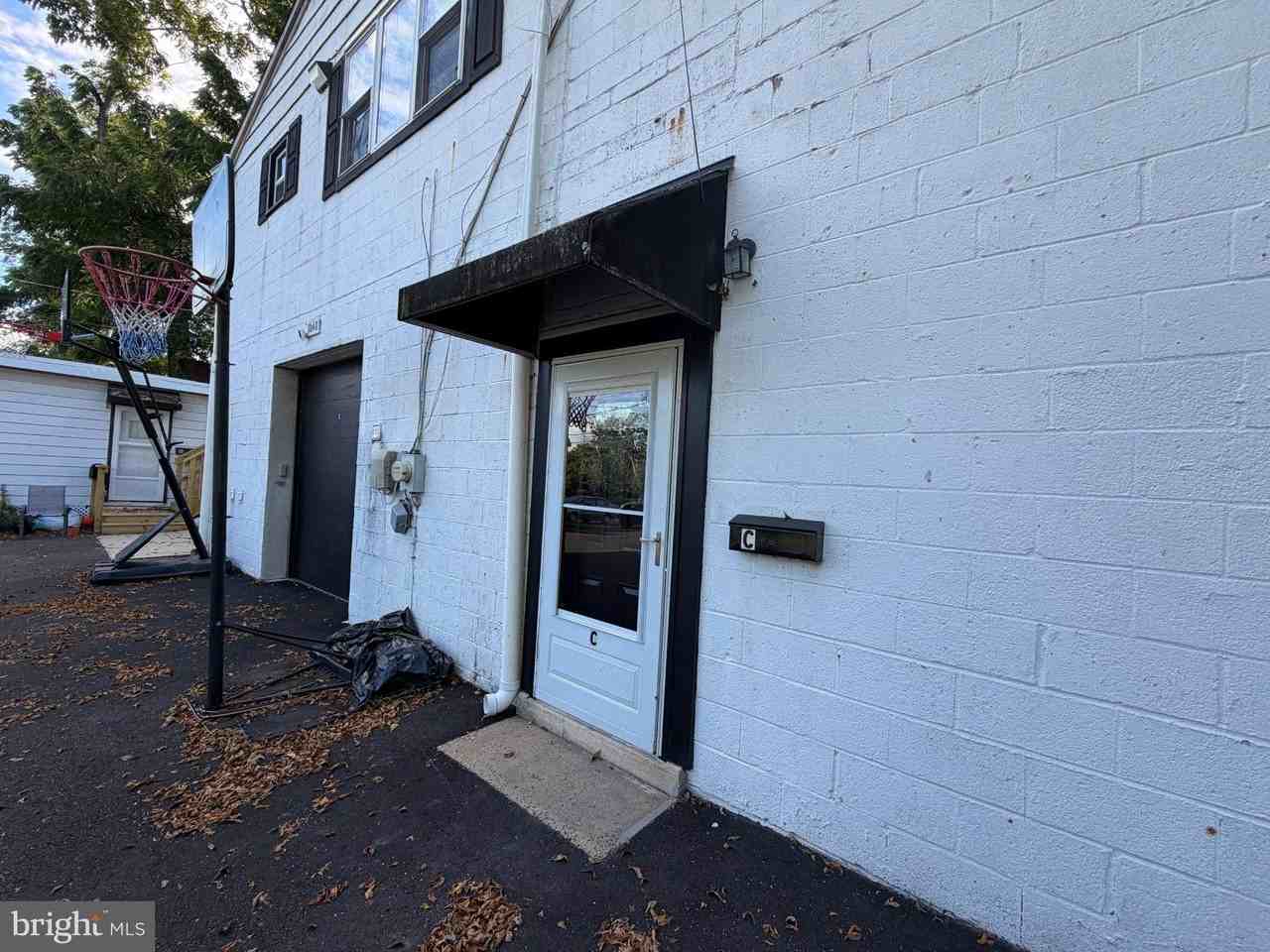 1048 Gray Ave #C - Photo 3 of 21
