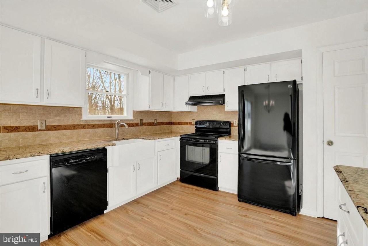 5400 Curley Hill Rd - Photo 7 of 45