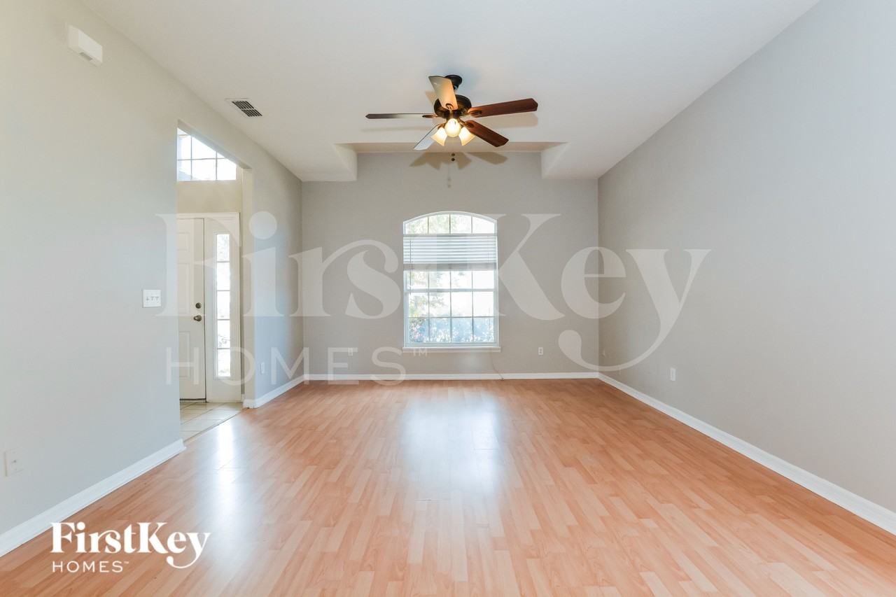 2530 Dwyer Ln - Photo 2 of 16