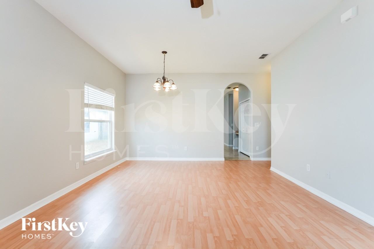 2530 Dwyer Ln - Photo 5 of 16