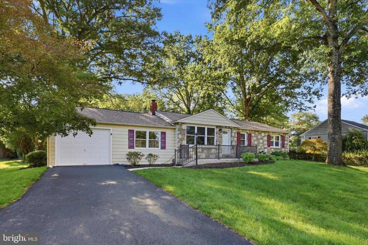 320 Richardson Rd - Photo 2 of 25