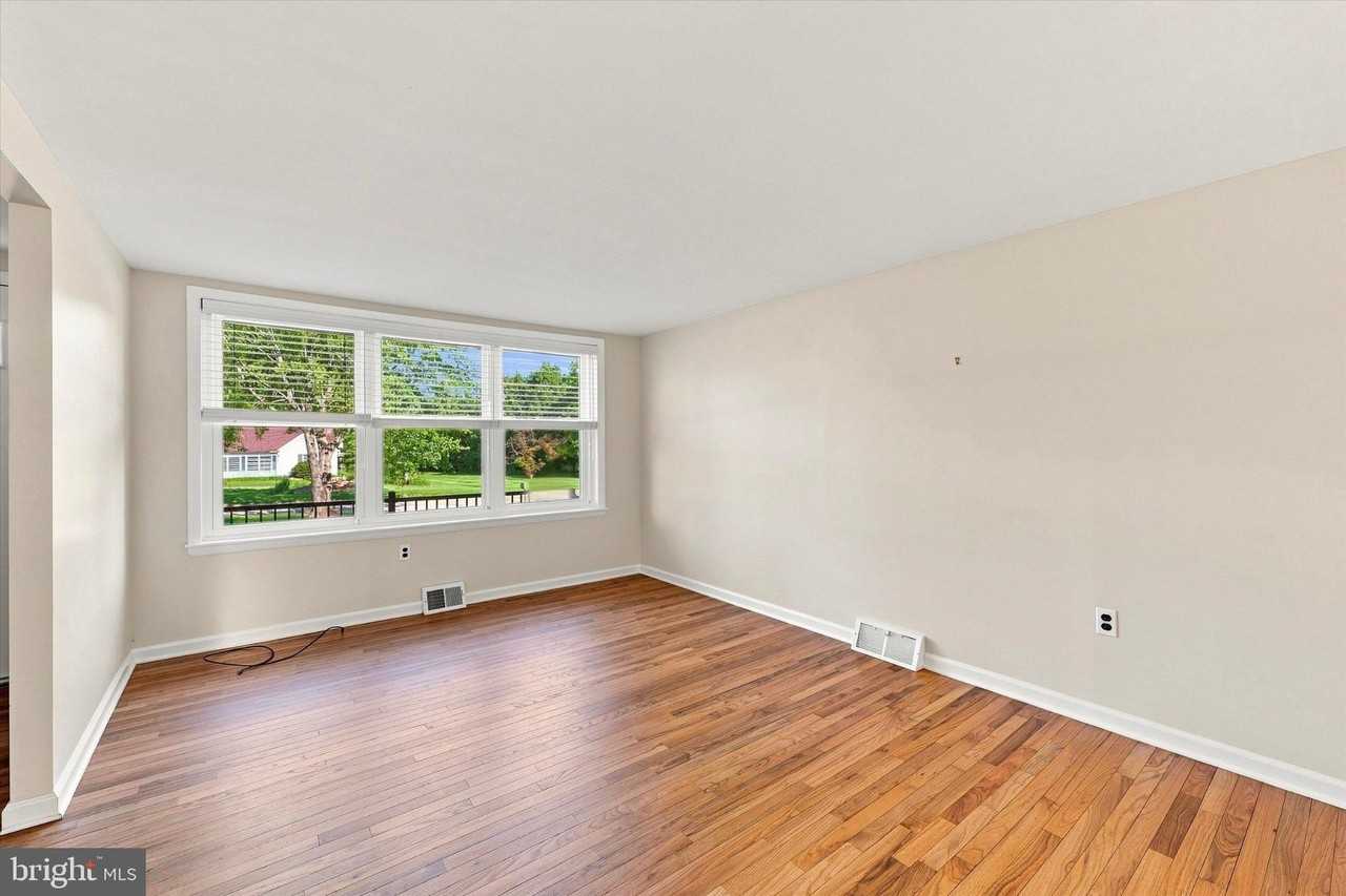 320 Richardson Rd - Photo 3 of 25