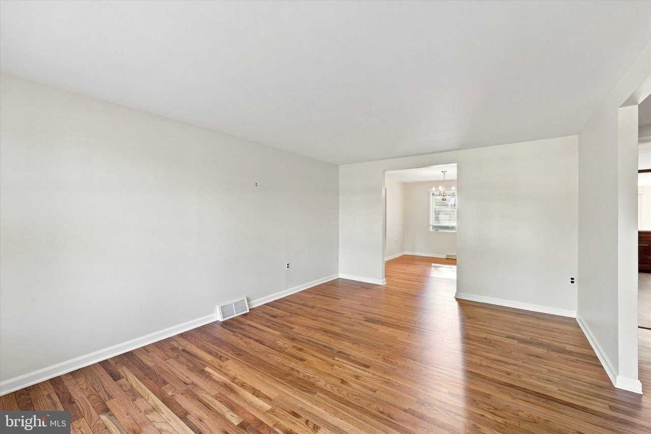 320 Richardson Rd - Photo 4 of 25