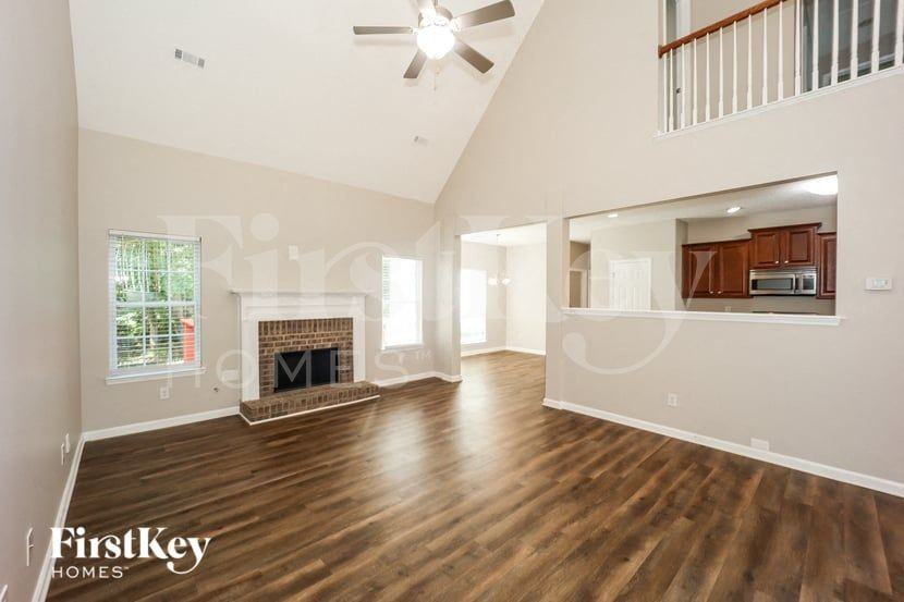 140 Miracle Ln - Photo 2 of 15
