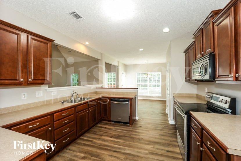 140 Miracle Ln - Photo 4 of 15