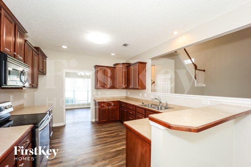140 Miracle Ln - Photo 5 of 15