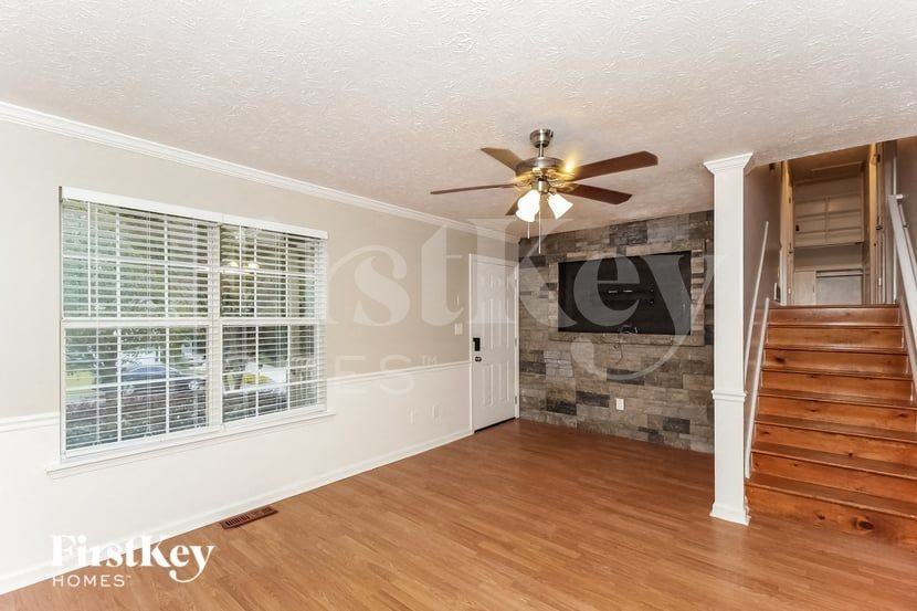 105 Tanner Dr - Photo 3 of 15