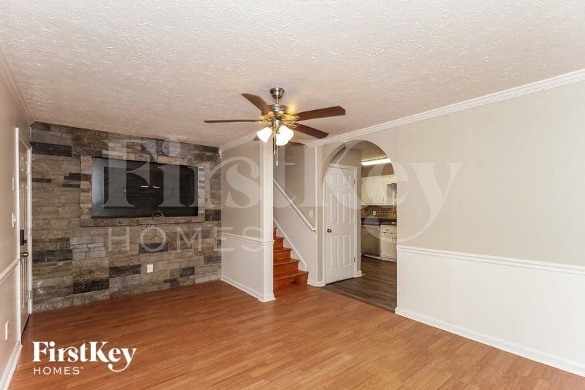 105 Tanner Dr - Photo 4 of 15