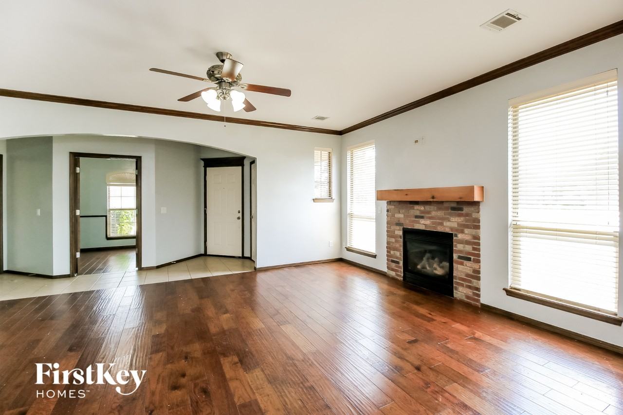 813 Sw 38th St - Photo 3 of 15