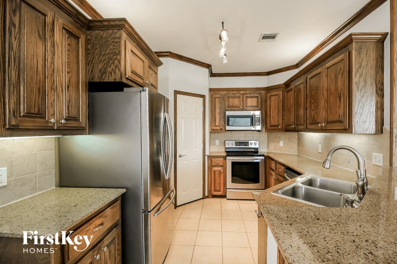 813 Sw 38th St - Photo 6 of 15