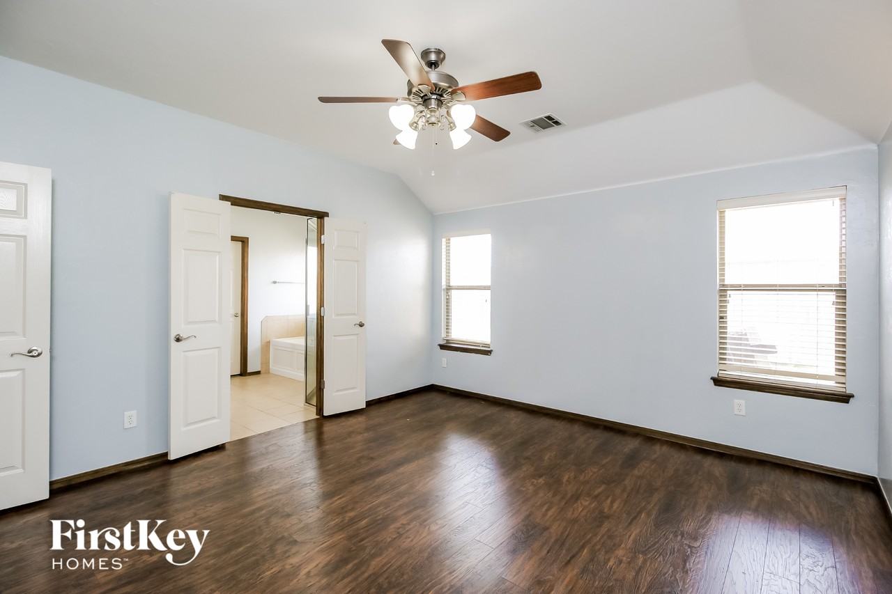 813 Sw 38th St - Photo 7 of 15