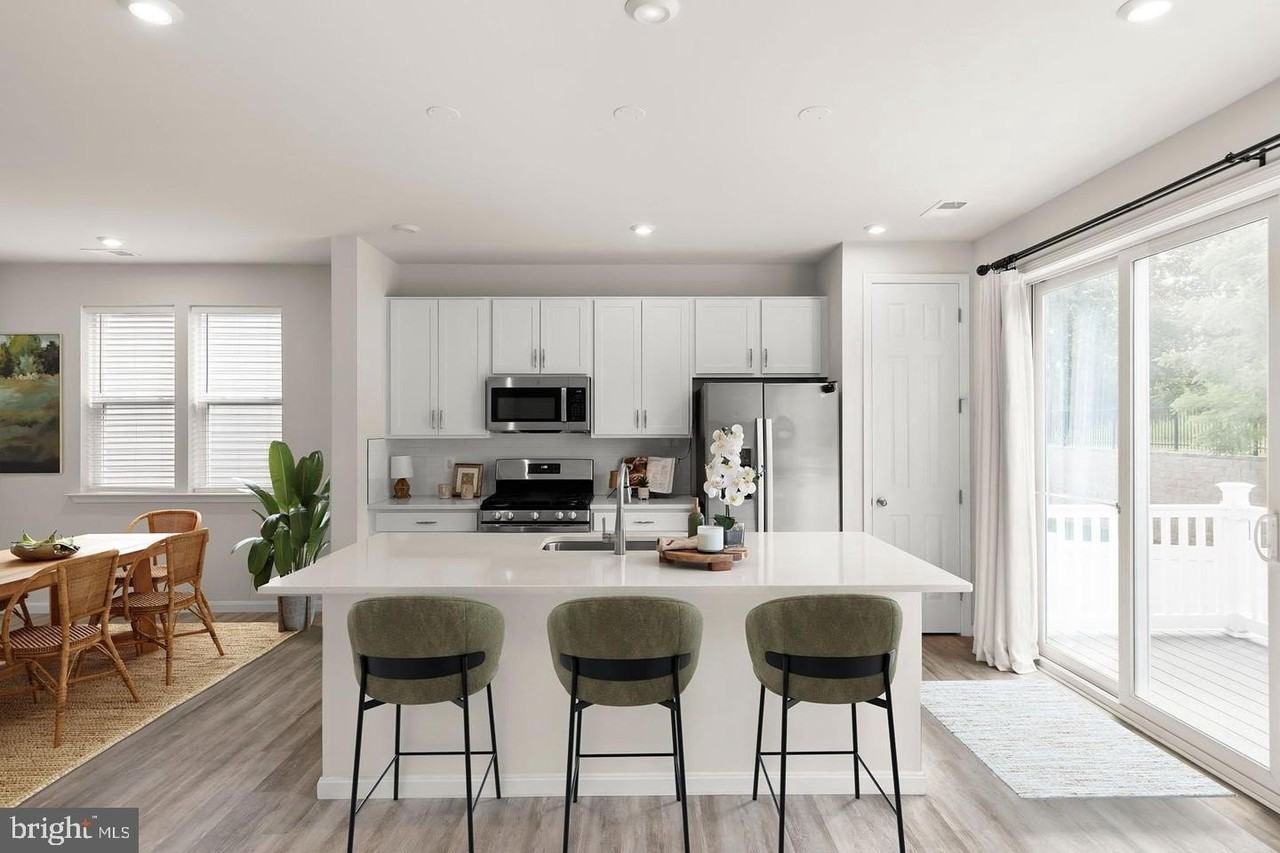 139 Poe Dr - Photo 4 of 50