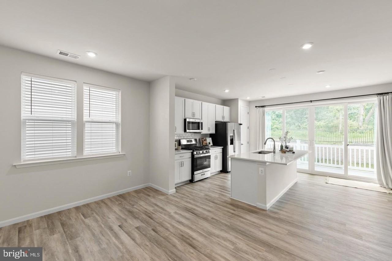 139 Poe Dr - Photo 5 of 50