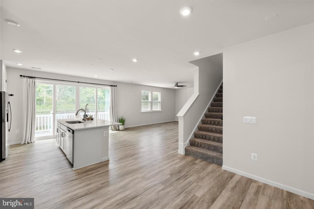 139 Poe Dr - Photo 6 of 50