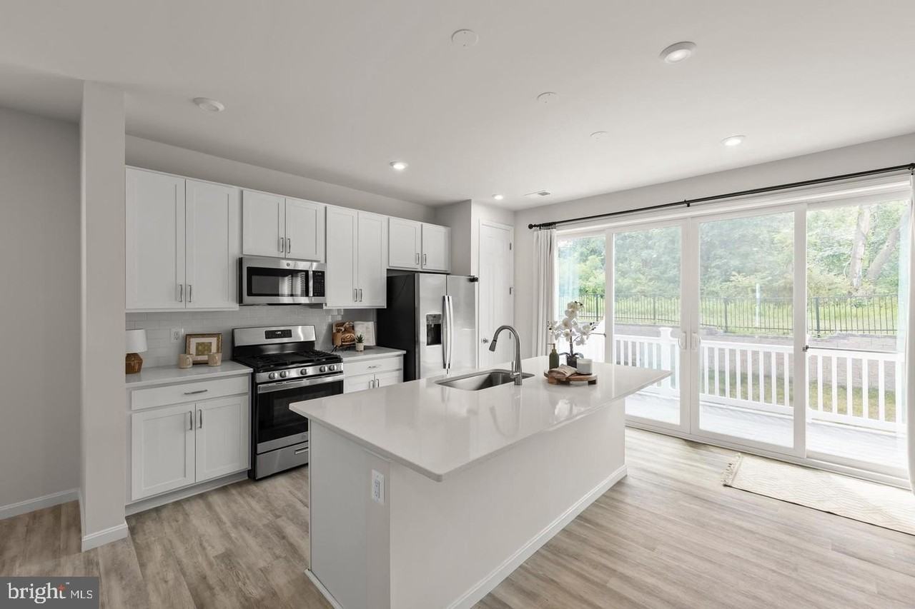 139 Poe Dr - Photo 7 of 50