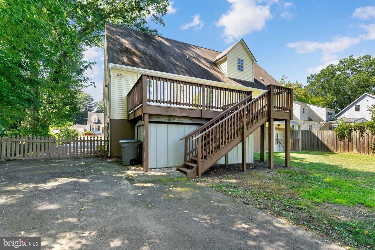 6703 Oak Dr - Photo 3 of 35