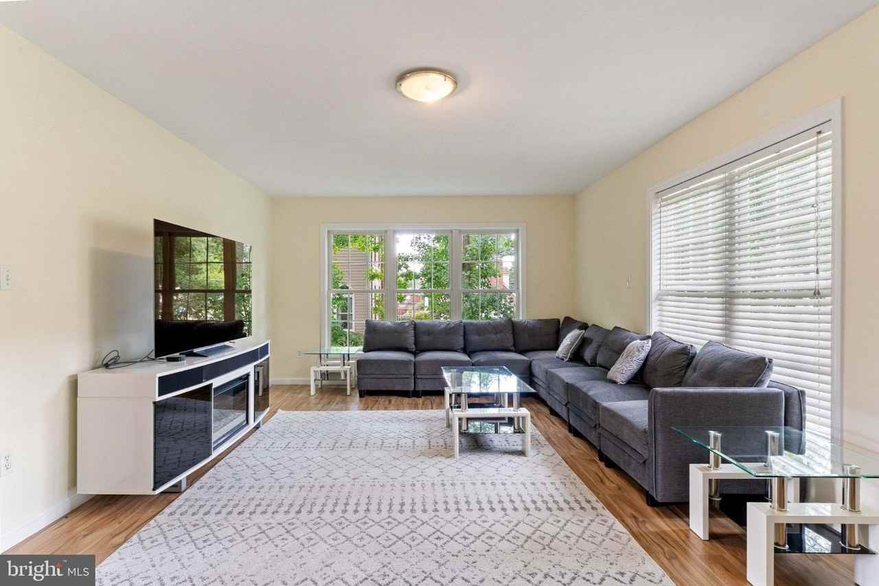 6703 Oak Dr - Photo 4 of 35