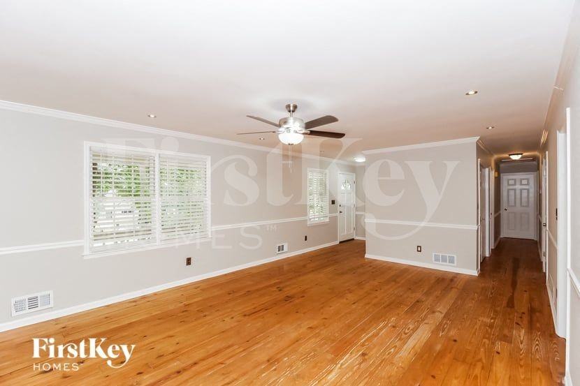 4295 Hickory Point Dr - Photo 3 of 15