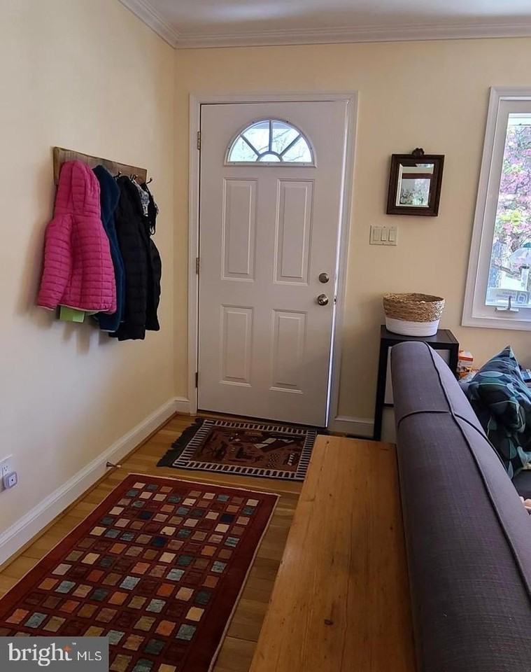7126 Sanford Ct - Photo 2 of 21