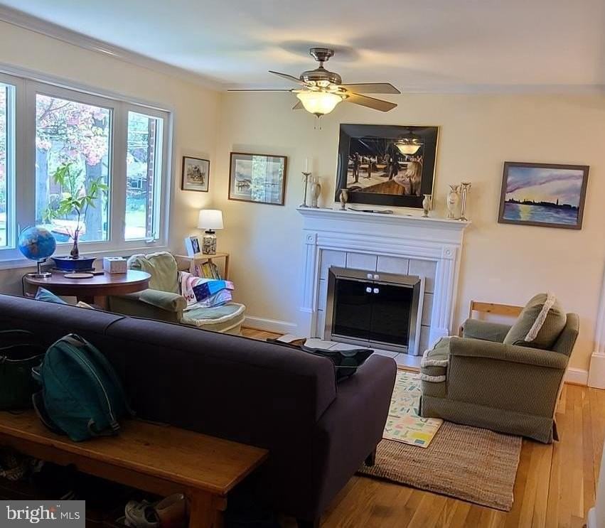7126 Sanford Ct - Photo 3 of 21