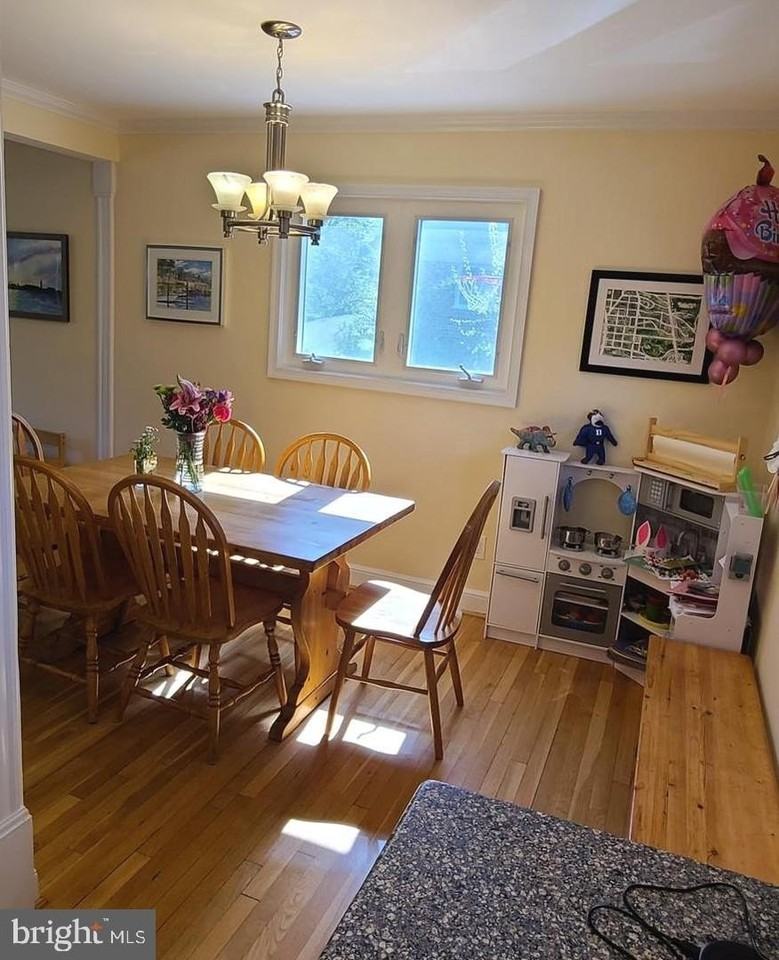 7126 Sanford Ct - Photo 7 of 21