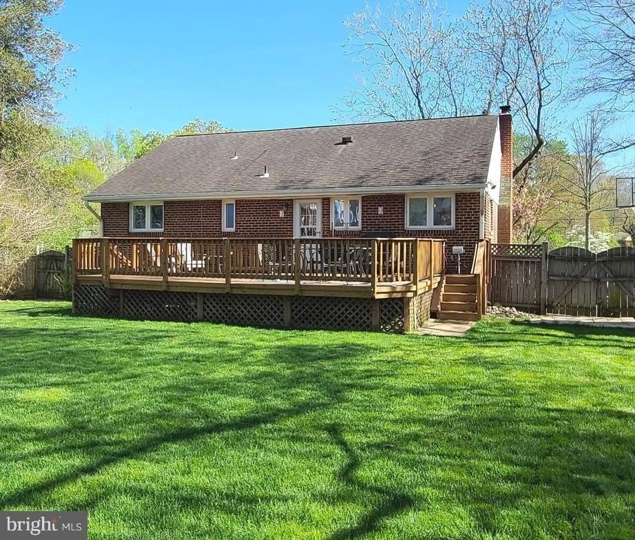 7126 Sanford Ct - Photo 2 of 27
