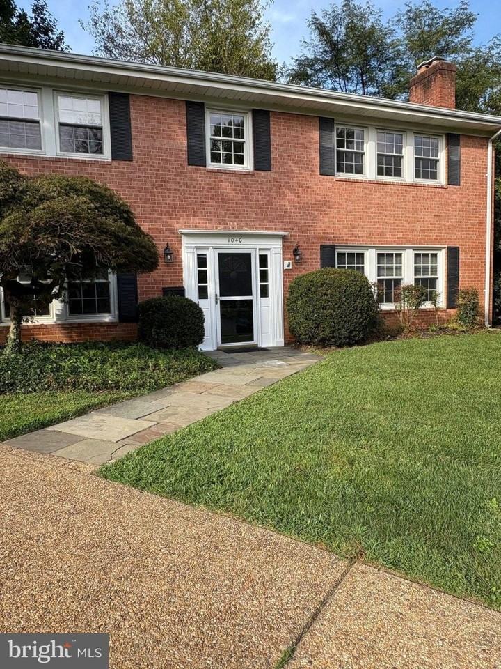1040 Warbler Pl - Photo 3 of 29