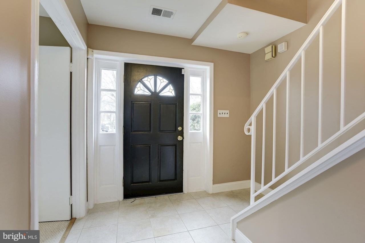 1040 Warbler Pl - Photo 5 of 29