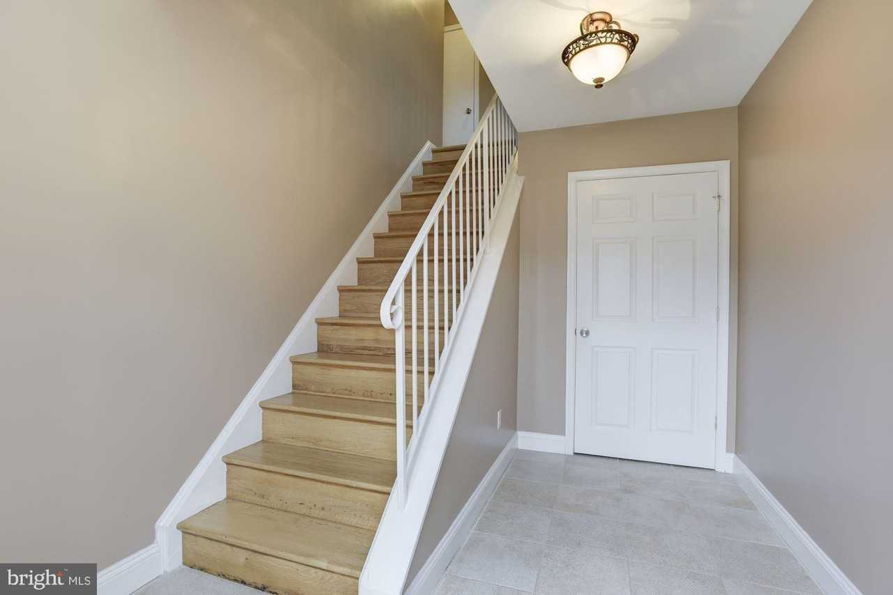 1040 Warbler Pl - Photo 6 of 29