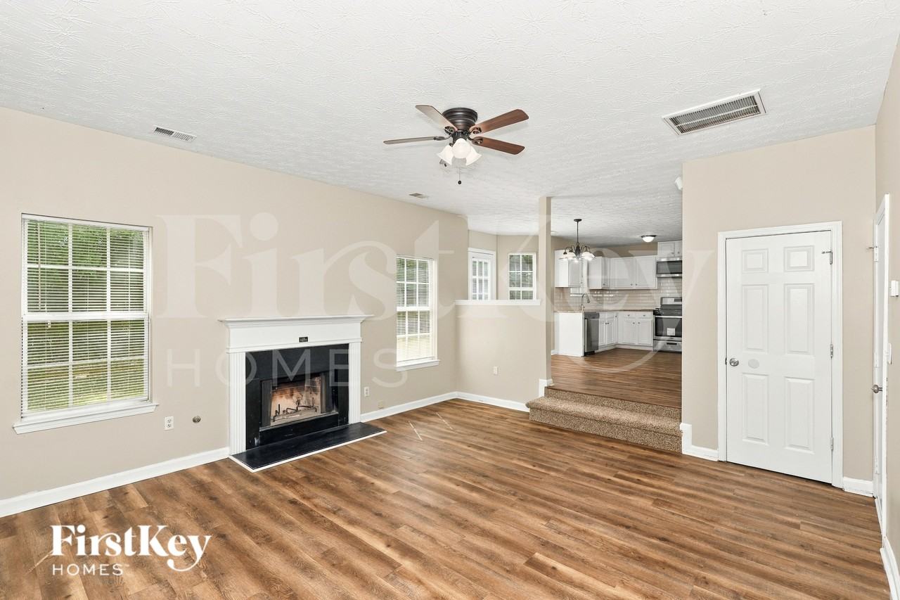 2896 Two Lake Cir - Photo 3 of 16