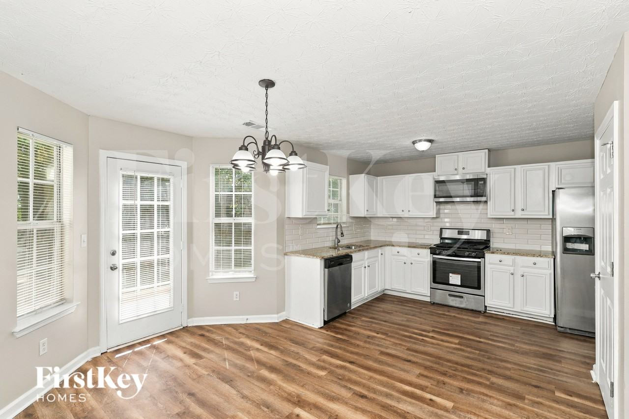 2896 Two Lake Cir - Photo 5 of 16
