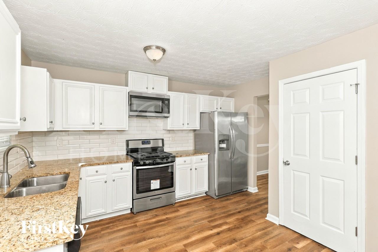 2896 Two Lake Cir - Photo 6 of 16