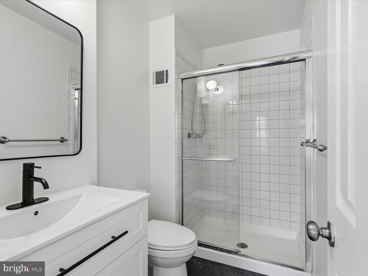 112 Hillsdale Dr - Photo 2 of 34