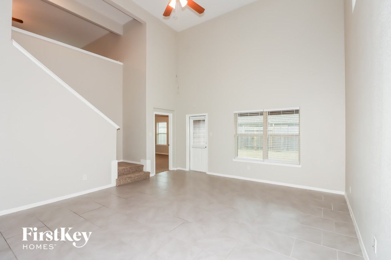 8114 Gambrel Way - Photo 4 of 15