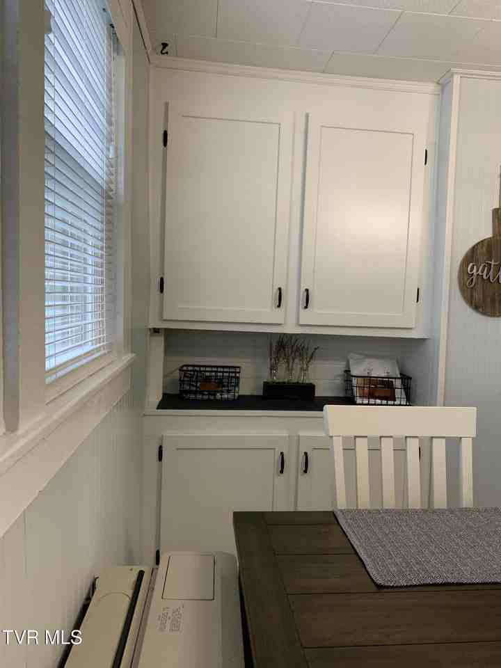 175 Brown Ln - Photo 4 of 29