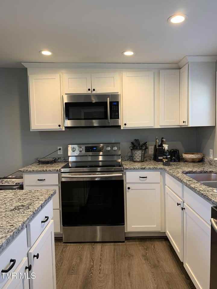 175 Brown Ln - Photo 6 of 29