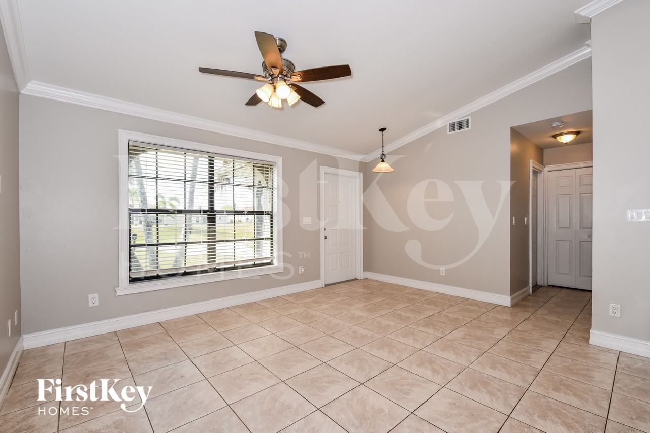 35 Nw 13th Ave - Photo 2 of 15