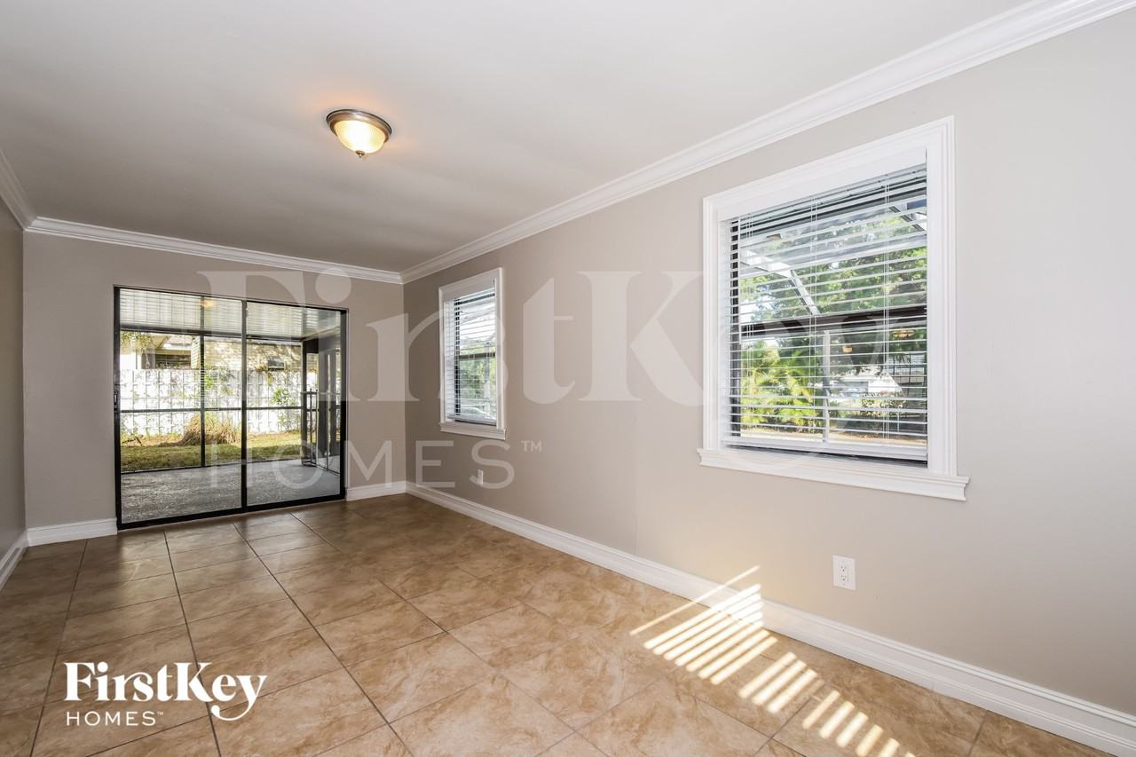 35 Nw 13th Ave - Photo 7 of 15