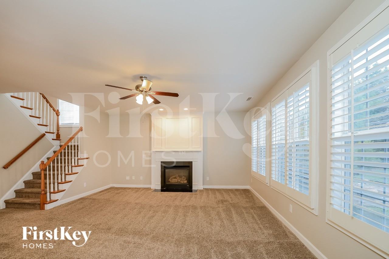 504 Hassellwood Dr - Photo 3 of 16
