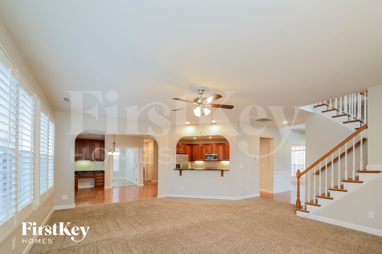 504 Hassellwood Dr - Photo 4 of 16