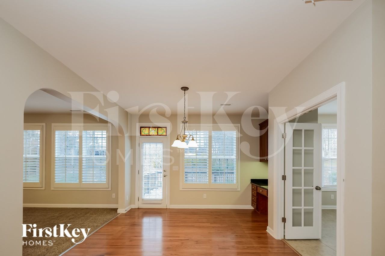 504 Hassellwood Dr - Photo 5 of 16