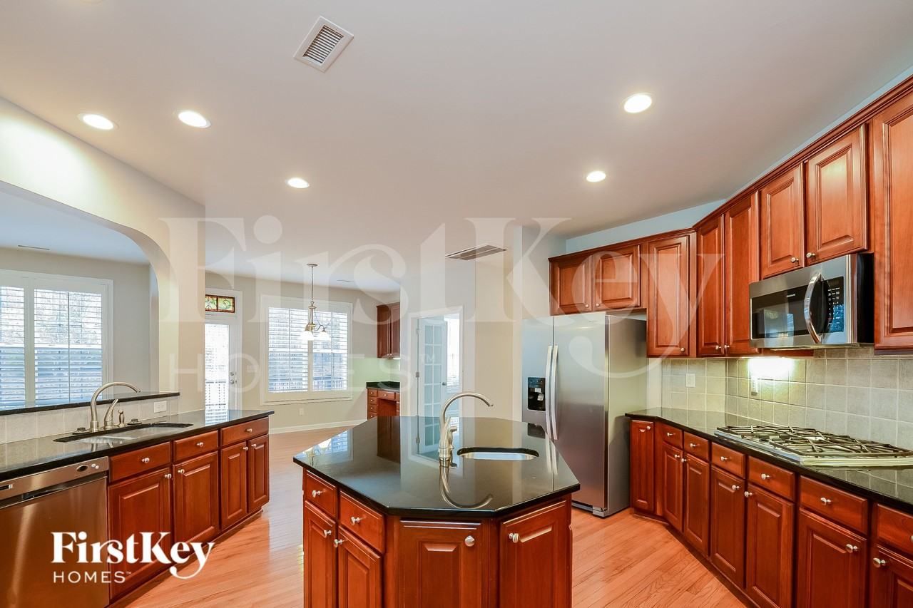 504 Hassellwood Dr - Photo 6 of 16