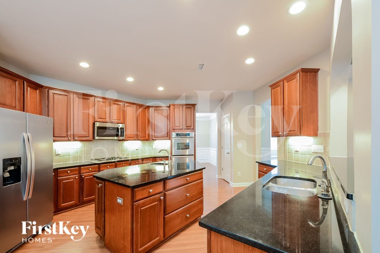 504 Hassellwood Dr - Photo 7 of 16