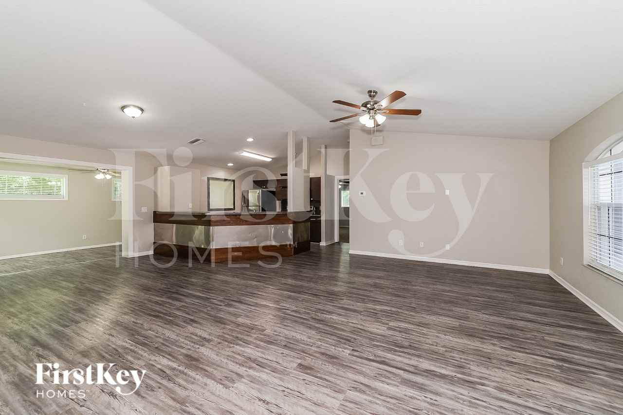 1686 Mincey Ter - Photo 4 of 17