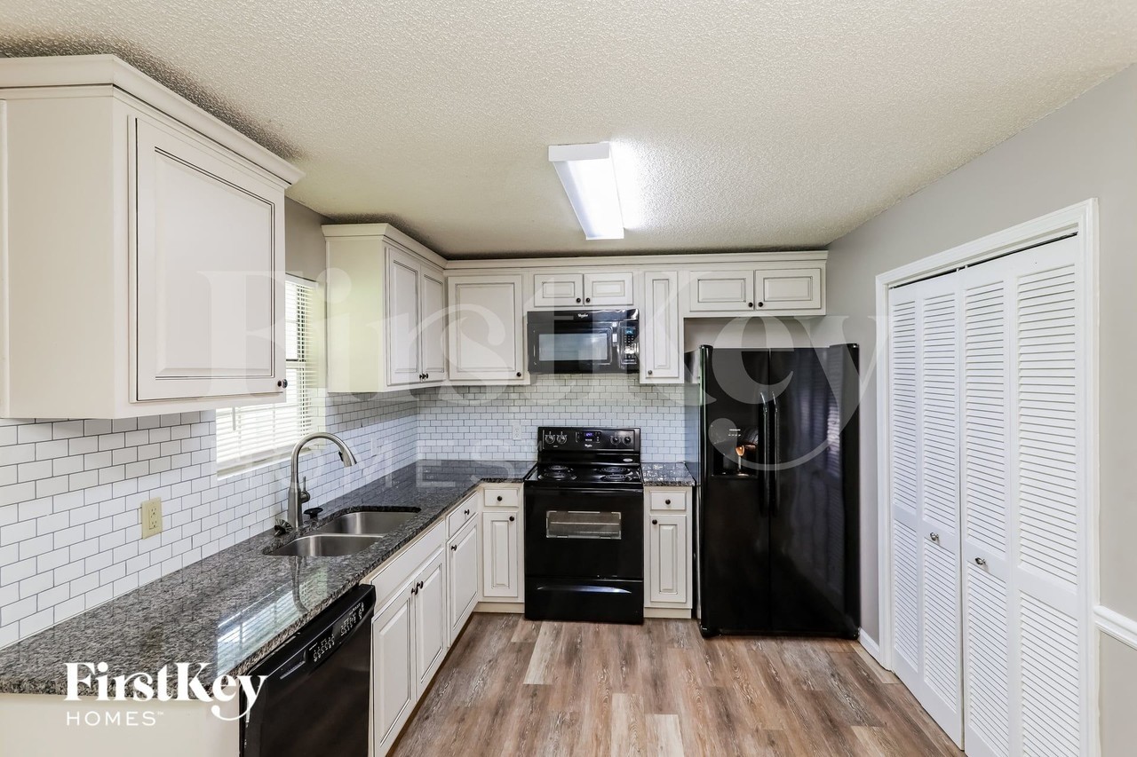 5812 Fieldstone Ct - Photo 4 of 15