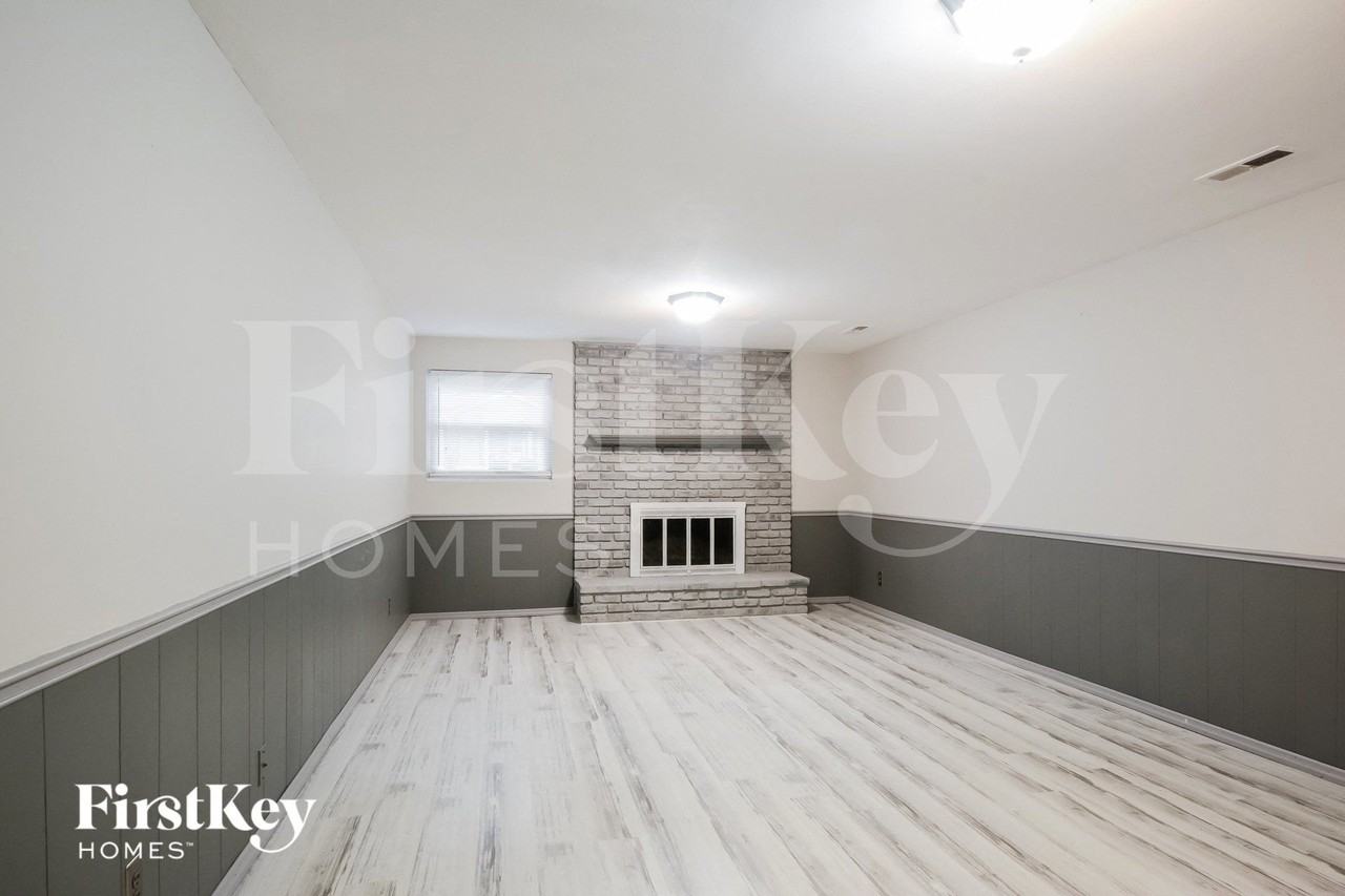 801 Boleyn Pl - Photo 3 of 15